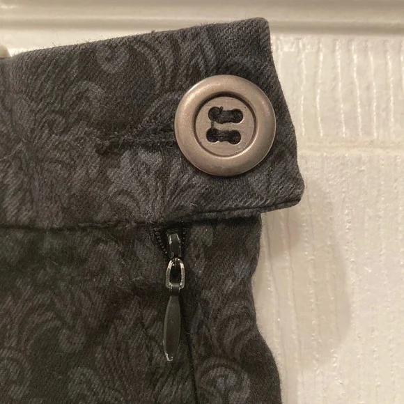 Forever 21 Black Purple Damask Print Fitted Mini Shorts Hot Pants - Picture 3 of 6